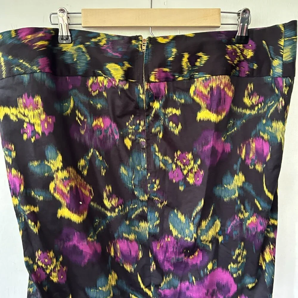 Torrid Tulip Skirt Womens Size 18 Black Floral‎ Dark Cottagecore Fairy Grunge